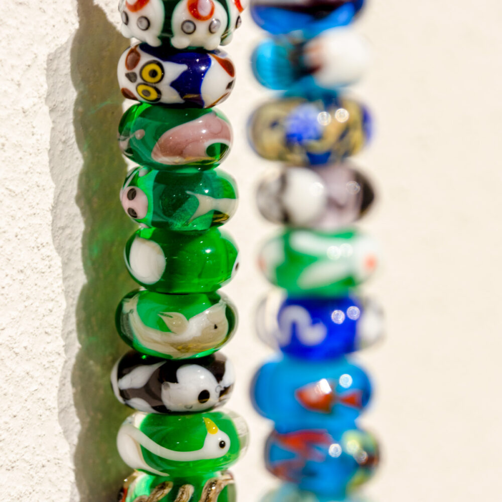 groene kralen met decoratie van dieren