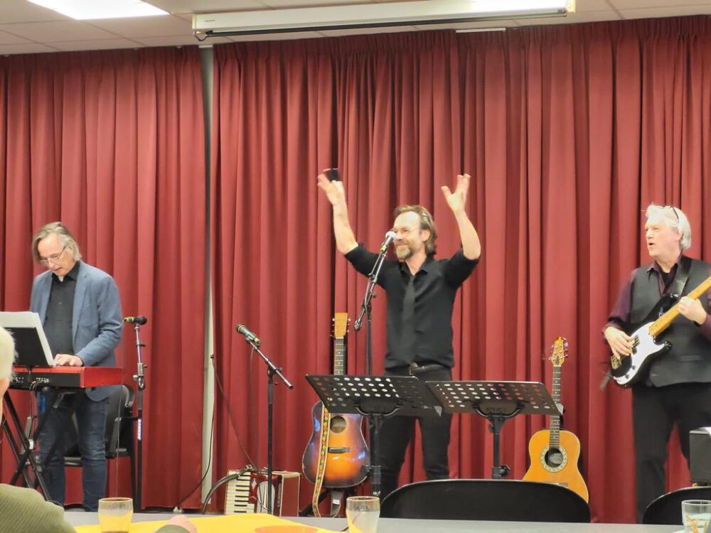 Optreden van muziekgroep Dat Bedoel Ik