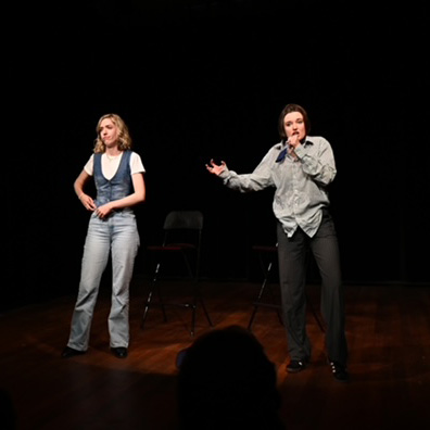 Cabaretiertrio Birgit en de rest treedt met zijn tweeën op.