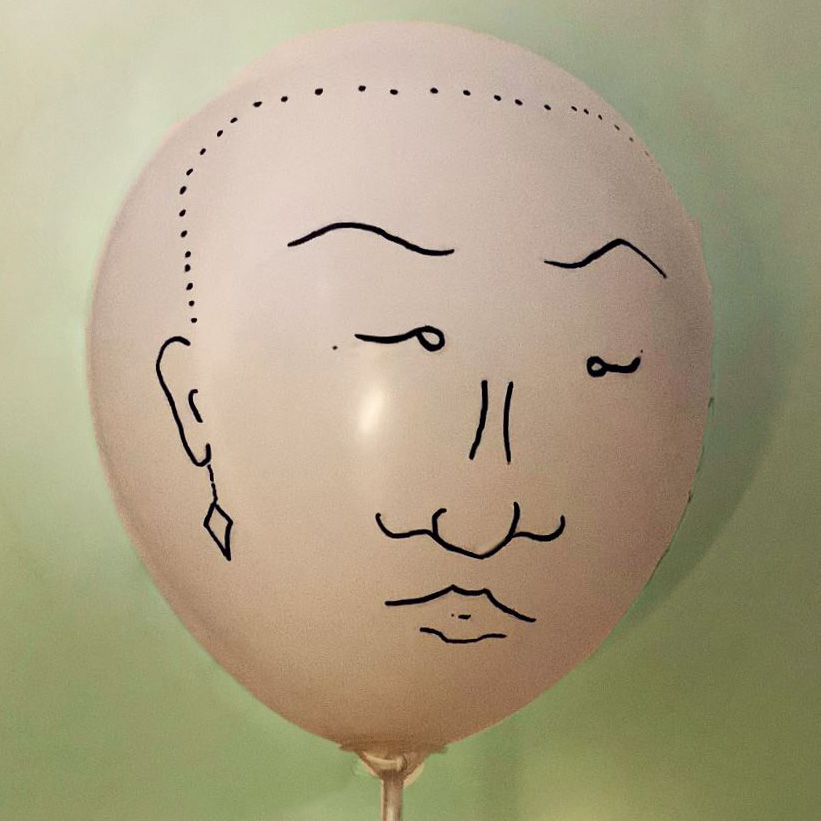 ballon met erop gestekend een gezicht