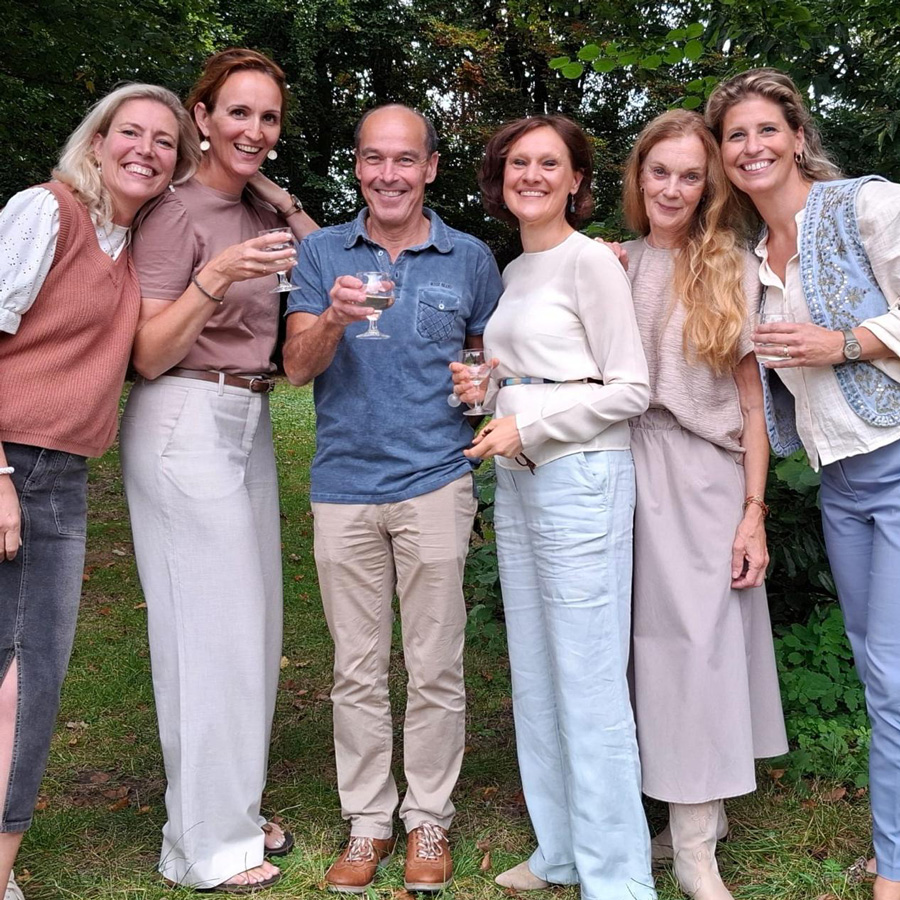 Suze, Maartje, Marleen, Janneke en Irene van zangensemble Bocca Bella