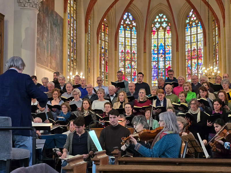 Muzikanten van Bachkoor in een kerk