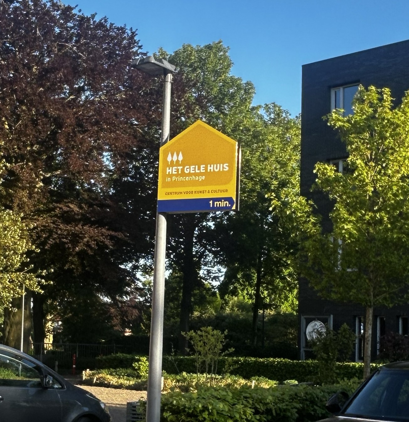 bord aan lantaarnpaal